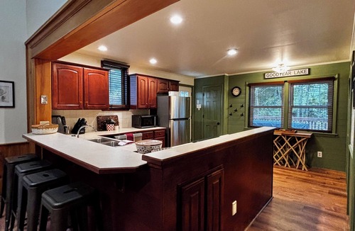 Milford House | Goodyear Lake waterfront home sleeps 13. Near Dreams Park, Cooperstown.