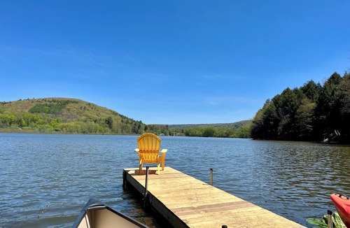 Milford House | Goodyear Lake waterfront home sleeps 13. Near Dreams Park, Cooperstown.