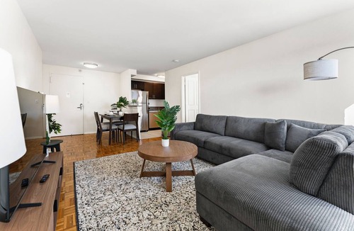 North Brookline Apartment | Gorgeous 2BR Next to BU n9g6