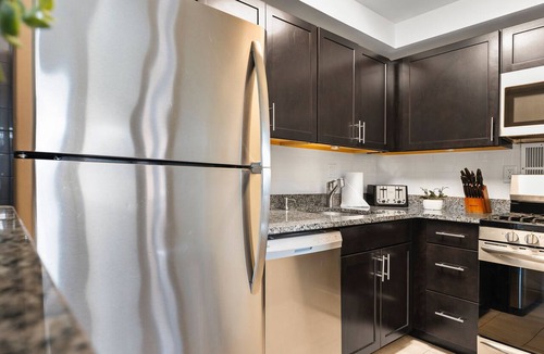 North Brookline Apartment | Gorgeous 2BR Next to BU n9g6