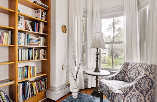 Agassiz House | Gorgeous 4+ br 3.5 ba Harvard mansion: Cambridge Cosmopolitan