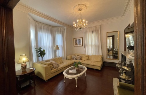 Agassiz House | Gorgeous 4+ br 3.5 ba Harvard mansion: Cambridge Cosmopolitan