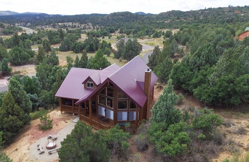 Long Valley Junction House | Gorgeous 5-Star Chalet Mid-way Between Bryce & Zion - Read our reviews!