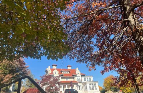 Chestnut Hill Villa | Gorgeous Boston Home str-26-7
