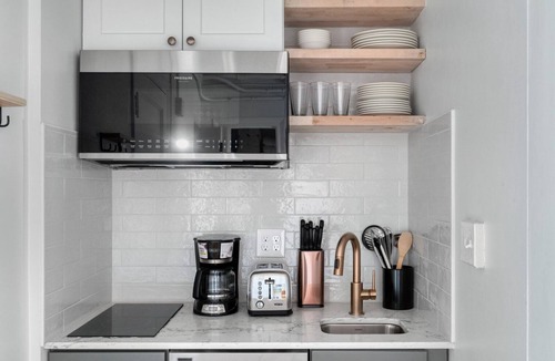 North Brookline Apartment | Gorgeous Brookline Studio w/Gym, steps to Green Line, by Blueground