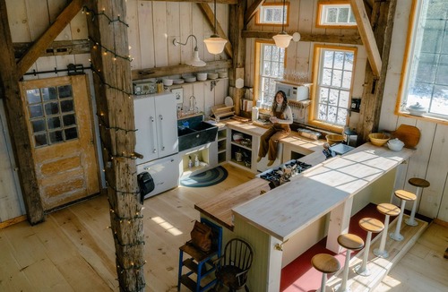 South Londonderry House | Gorgeous couples barn with WiFi & hot tub in lovely Londonderry