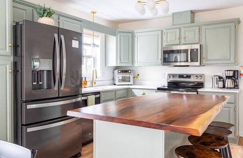 Mount Marion House | Gorgeous Pool Home w/Hot Tub and Firepit