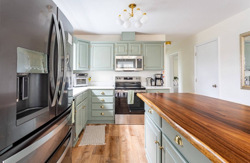 Mount Marion House | Gorgeous Pool Home w/Hot Tub and Firepit