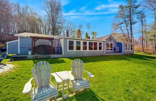 Wiscasset Cottage | Gorgeous Waterfront Home on Westport Island with 2 Sunrooms