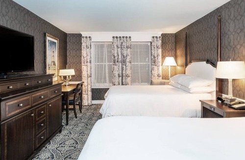 Historic District Hotel | Governor Calvert 2 Double Beds | Historic Inns | Near Naval Academy
