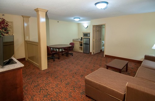 Wheatland Hotel | Governor's Suites Hotel Oklahoma City Airport Area