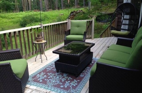 Woodstock House | Gracious Woodstock Retreat -Walking Distance to Town