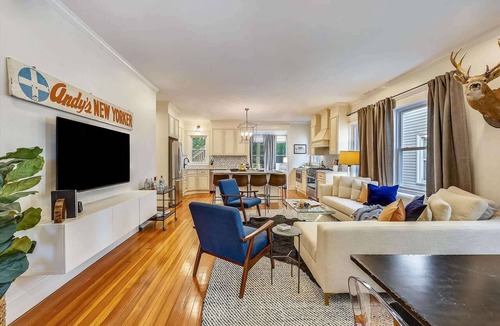 Forest Hills - Woodbourne Condo | Grand 10BR Jamaica Plain | Dual Floor Combo