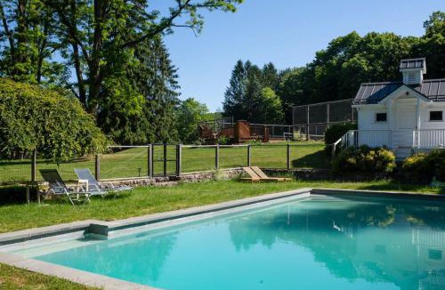 Ancram House | Grand 5BR Estate Retreat w/Pool & Tennis Court