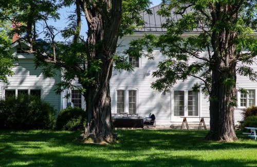 Ancram House | Grand 5BR Estate Retreat w/Pool & Tennis Court