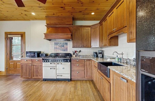 Bethlehem House | Grand cabin with gorgeous views - perfect for big families
