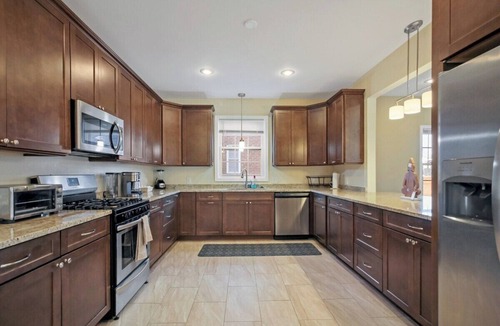 West Falls Church House | Grand Luxury/Hot Tub/Boutique/3 bedrooms