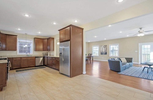 West Falls Church House | Grand Luxury/Hot Tub/Boutique/3 bedrooms
