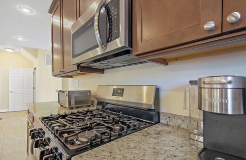 West Falls Church House | Grand Luxury/Hot Tub/Boutique/3 bedrooms