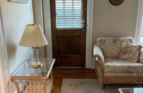 Charleston Apartment | Grand Old White Capitol View Suite