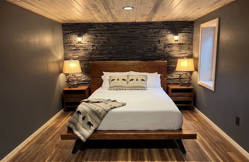 Trapper Creek Cabin | Grand Spruce Lodge, Lakefront near Talkeetna & Denali State Park