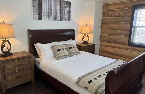 Trapper Creek Cabin | Grand Spruce Lodge, Lakefront near Talkeetna & Denali State Park
