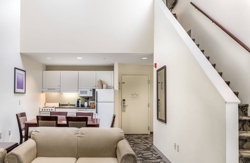 Bartlett Hotel | Grand Summit Hotel at Attitash