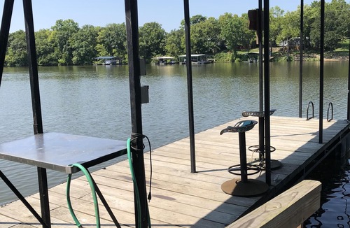 Warsaw House | GRANDMA'S GET-A-WAY (Water Front property) WIFI. Private covered one bay dock.
