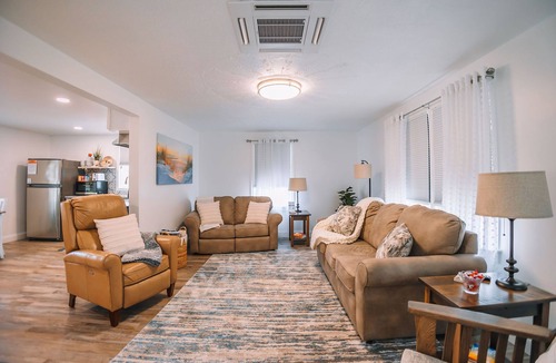 Sugarcreek House | Grandma’s Place - Steps from Downtown Sugarcreek