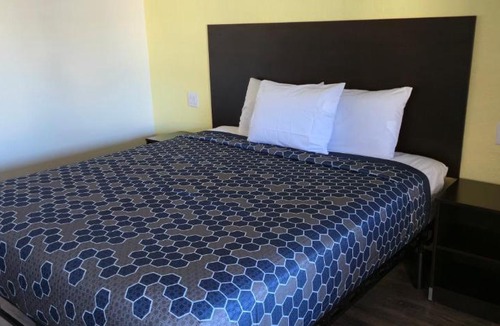 Lodi Hotel | Grapevine Inn