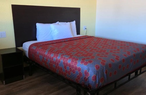 Lodi Hotel | Grapevine Inn