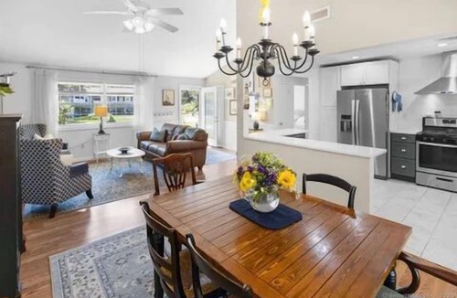 Saybrook Manor House | Great family home, fenced in back yard and Weber grill.
