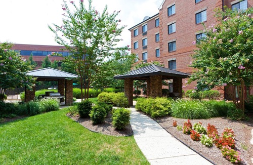 McLean Condo | Great for Business Travelers! Free Breakfast + On-Site Fitness Center