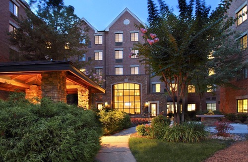 McLean Condo | Great for Business Travelers! Free Breakfast + On-Site Fitness Center