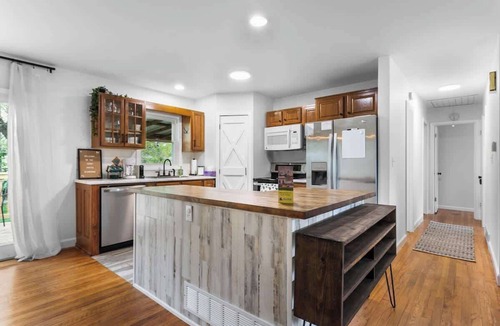 Shawnee House | Great for Families Sleeps7 15 mins to KC