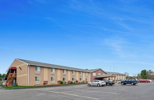 Foxboro Hotel | Great Foxboro Find! FREE Breakfast & Parking, Walking Distance to Patriot Place!