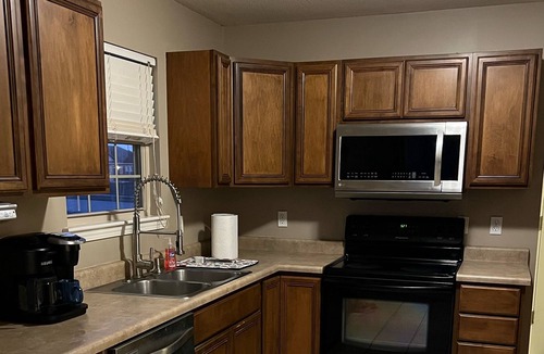 Columbia House | Great location-5 miles to downtown-6 miles to Faurot Field