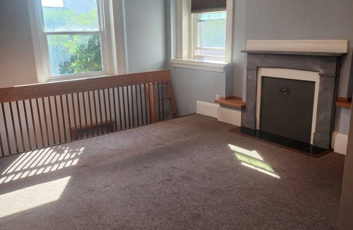 Medford Street - The Neck Apartment | Great location, Longterm or short term rental in Charlestown