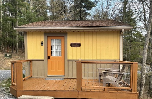 Flat Top Cottage | Great location near Winterplace Ski Resort!