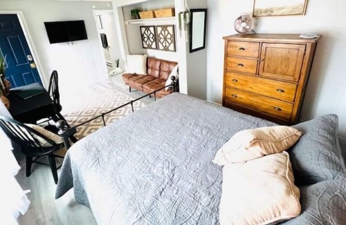Little Salisbury Apartment | Great place for a couple!