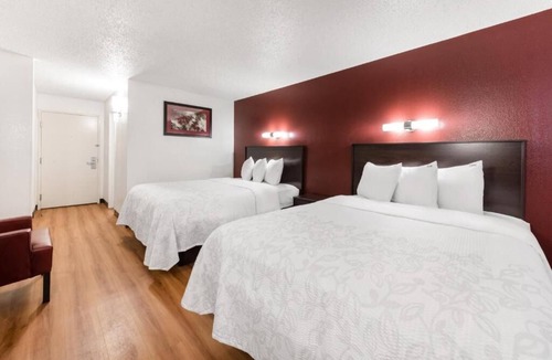 Crosswoods Hotel | Great Value Room for Families w/Modern Touches Near Columbus’s Local Hotspots