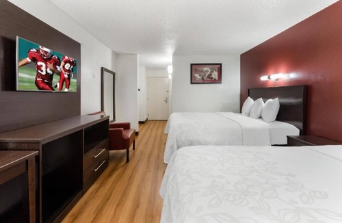 Crosswoods Hotel | Great Value Room for Families w/Modern Touches Near Columbus’s Local Hotspots