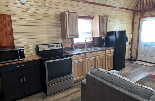 Johnson County Cabin | Green cabin close to University of Central Missouri and Whiteman AF Base