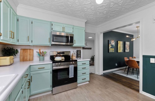 South Kansas City House | Green Cottage 3 King beds Central Location Peaceful mins to Leawood, Waldo, OP
