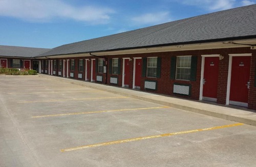 Henryetta Hotel | Green Country Inn