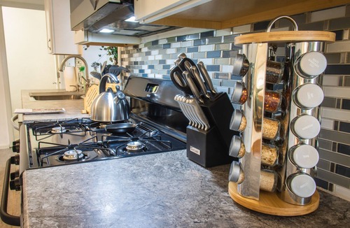 Summerlee House | Green Door Getaway — family-friendly 4BR, 10 minutes to New River Gorge