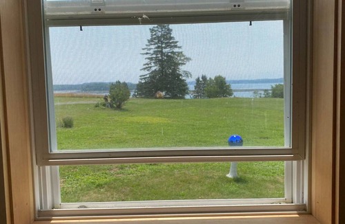 Eastport Cabin | Green-House Cabin and Deck at Rossport by the Sea