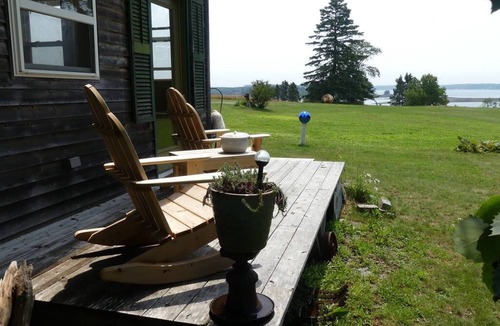 Eastport Cabin | Green-House Cabin and Deck at Rossport by the Sea