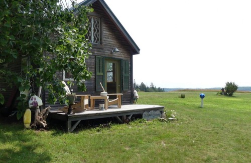 Eastport Cabin | Green-House Cabin and Deck at Rossport by the Sea