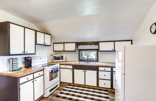 New Haven  Huron County Apartment | Greenwich Countryside Apartment w/Shared Yard